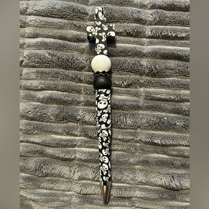 Black and White Skull Beaded Pen